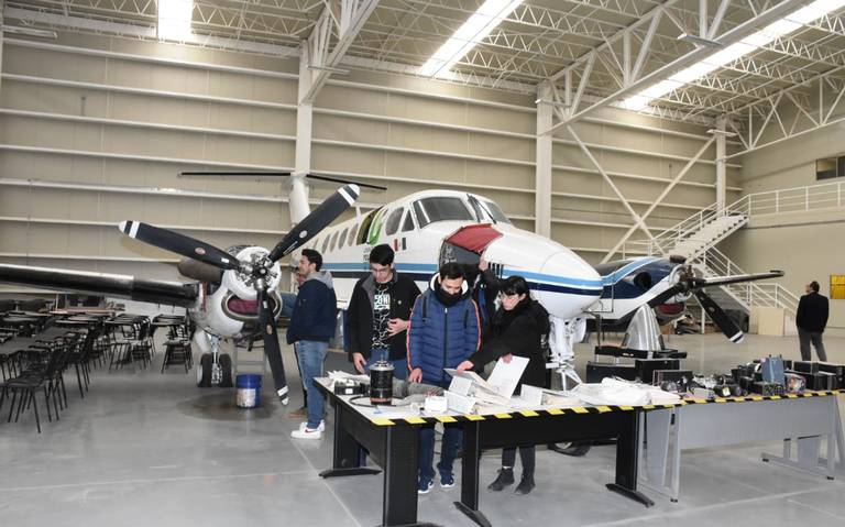 Hangar y simulador de vuelo lo que hay que ver en la Universidad